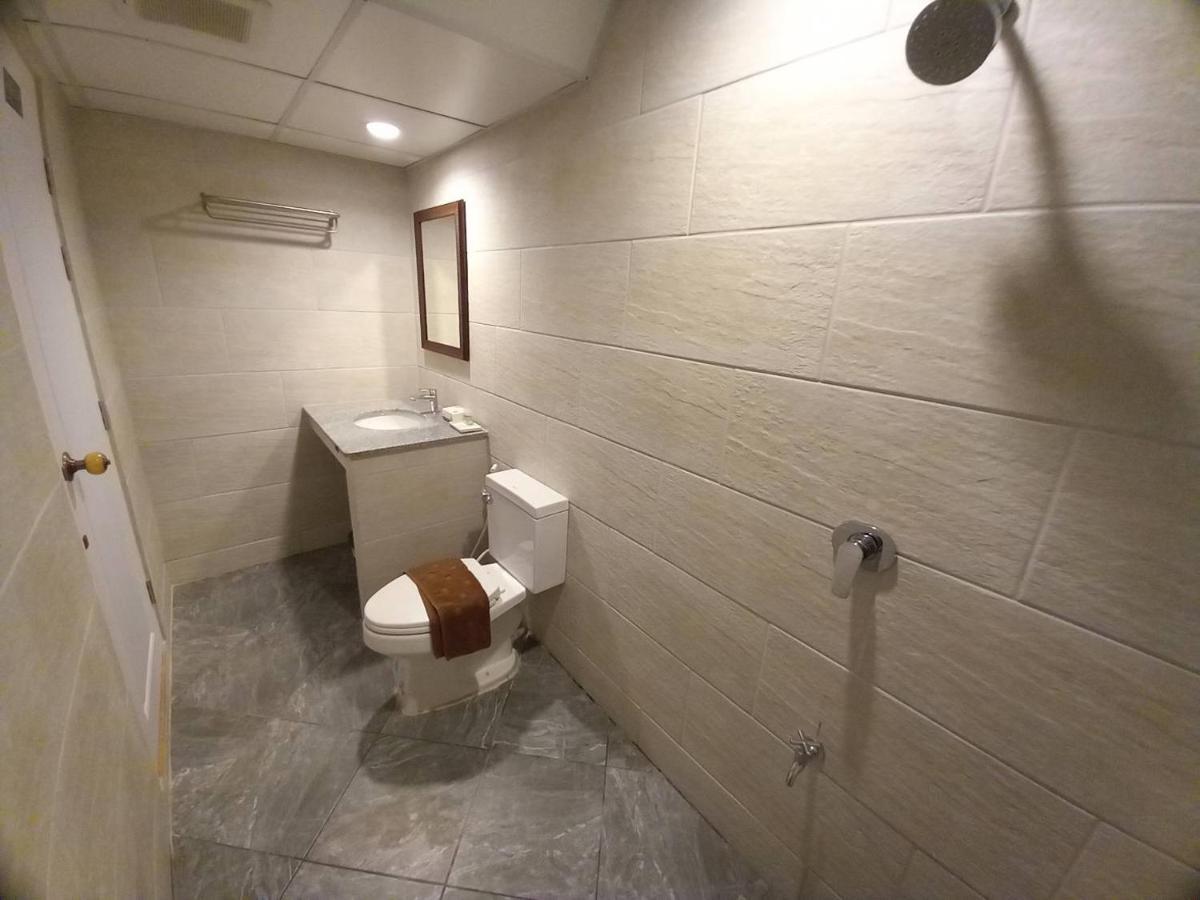 Valentier Cafe And Hotel Chiang Mai Zewnętrze zdjęcie